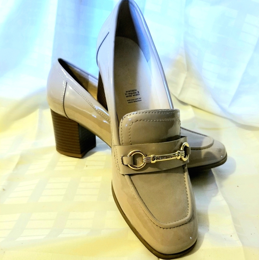 Liz Claiborne creme heels